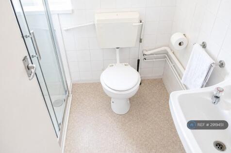 Room 24 Ensuite Double Available 15/08/26