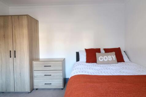 134 Balfour Road Room 2 3.JPG