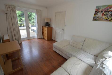 Rolls Crescent, Hulme, Manchester photo 3