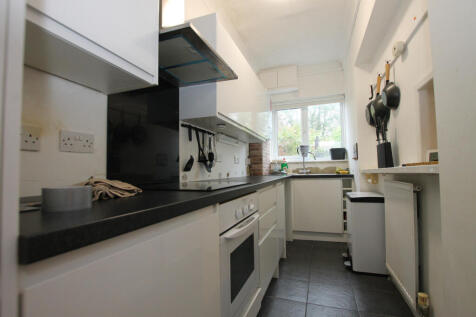 Rostrevor Court, 96 Sandown Road, Lake photo 4