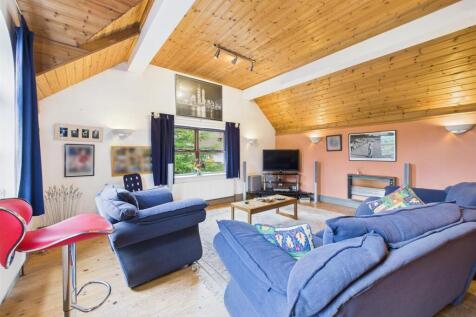 Family Room/Playroom/Additional Bedroom