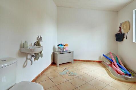 changing room and guest toilet