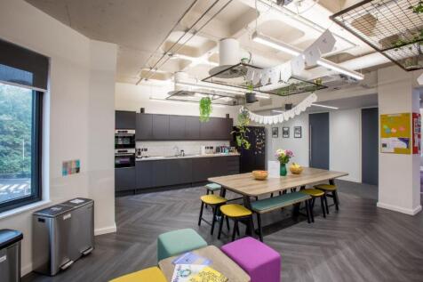 2nd floor fitted  photo 1.JPG