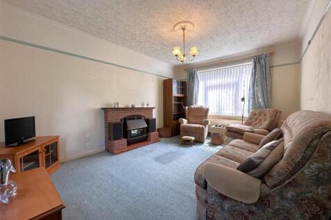 Generous Living Room 047
