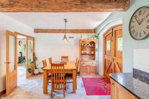 Kitchen/Dining Room (6)