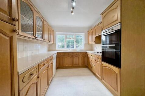 31 Bakers Gardens, Codsall photo 5
