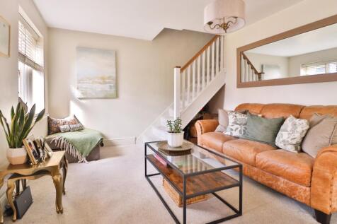 Formal Sitting Room to Front of House