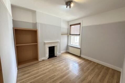 5 Bedroom House, Elvendon Road, Bounds Green, London N13 photo 4
