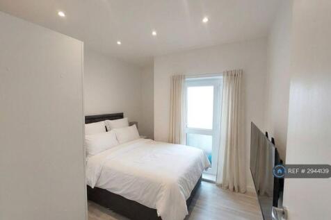 Bedroom With Courtyard