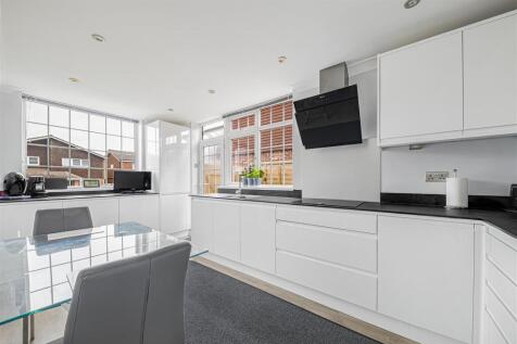 KITCHEN / BREAKFAST ROOM