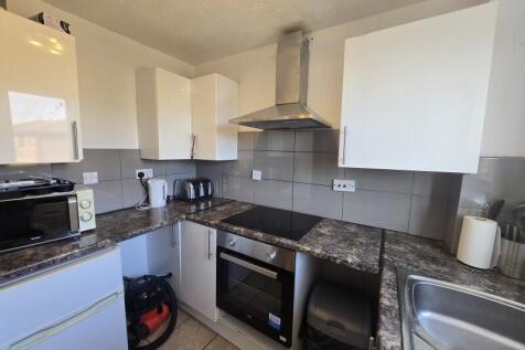 Granary Close, Edmonton, N9 photo 5