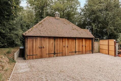 Double Garage (1)
