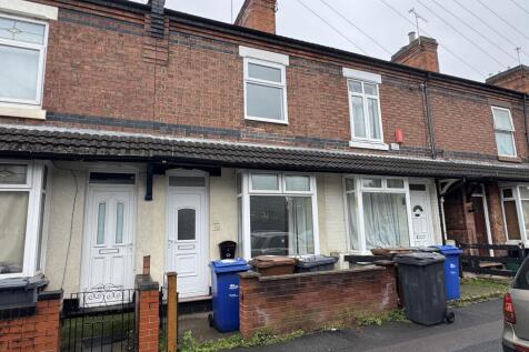 3-bed terraced on Wyggeston Street, Burton Upon Trent, Staffordshire, £925/mo