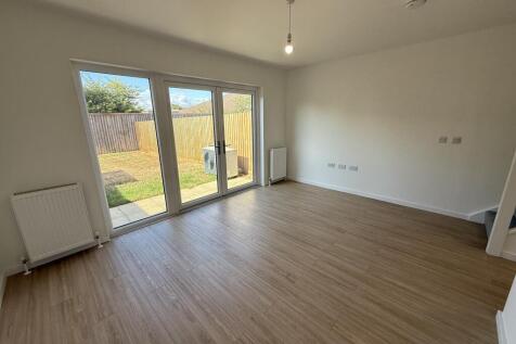 Andrew Cairns Drive, Littlehampton, West Sussex photo 3