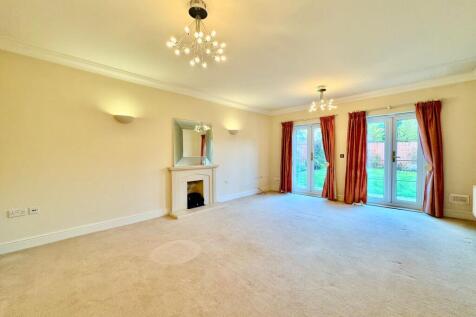 Lounge/dining area