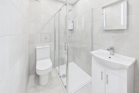 Flat B - 140 Bathroom 2 .jpg