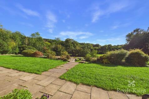 Armitage Bridge, Huddersfield, West Yorkshire, HD4 photo 5