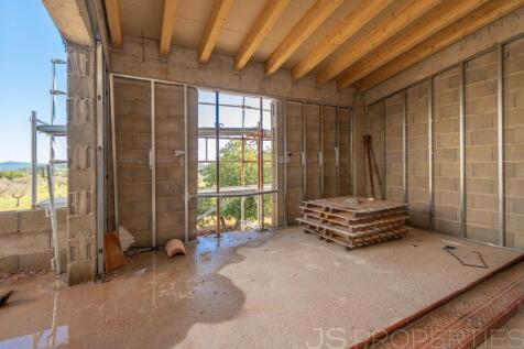 NEWLY BUILT MODERN VILLA IN UNIQUE LOCATION OF SELVA 