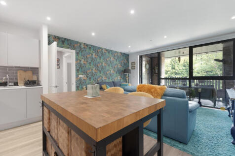 Acer Heights, Parkside Avenue, London photo 4