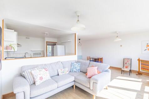 Ingledew Court, Alwoodley, Leeds, LS17 photo 4