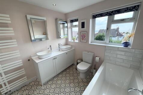 Village Road, West Kirby, Wirral photo 5