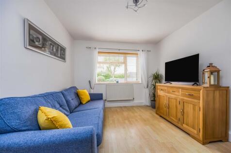 5 Culver Drive, Hayling Island-Small-PorticoMarket