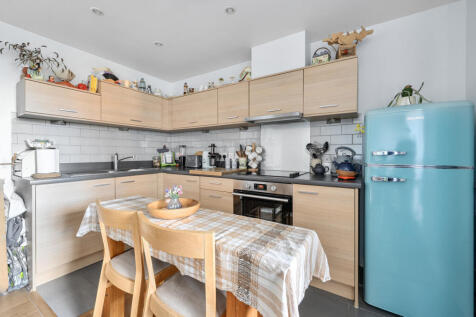 1404562-4-697a2f8...