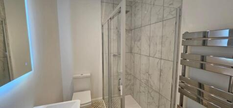 Flat 2 Riverstreet Showerroom.jpg
