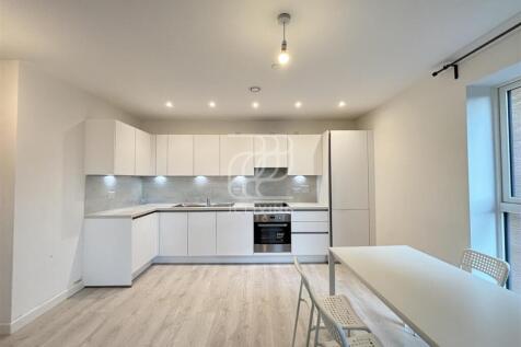 Tabbard Apartments, East Acton Lane photo 3
