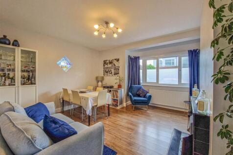 Further lounge/optional bedroom