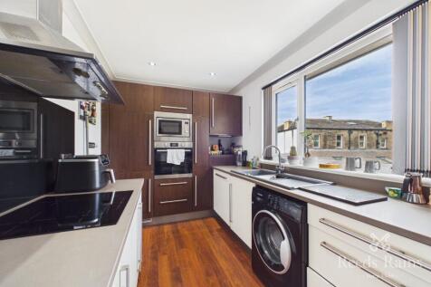 Hall Garth, Huddersfield, West Yorkshire, HD5 photo 4
