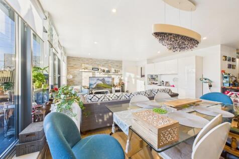 Living Room &amp; Di