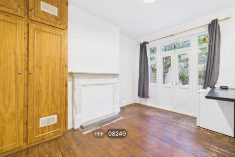 Beverstone Road, London, SW2 5AL photo 4