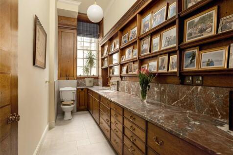 6 bed, 4 bath Detached in Edinburgh - Photo 10