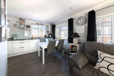 Living Room / Dining space