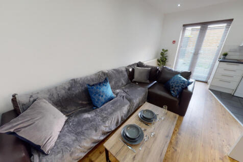 5-bed house on Wellington Road, Liverpool, £3,142/mo