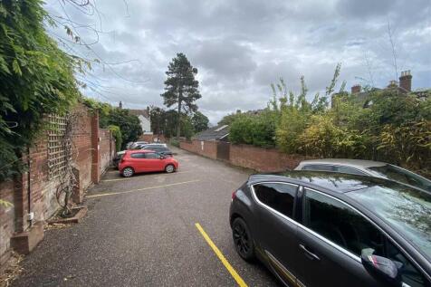 Parking for 3 cars