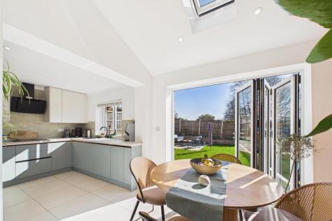 Kitchen/Dining area