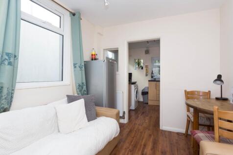 25 Hythe Road Lounge Area