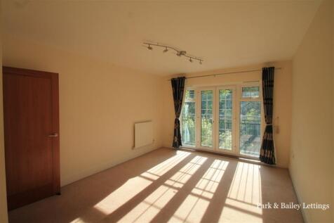 2 bedroom Second Floor Flat in Caterham Valley photo 3