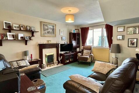 Lounge/Dining Area