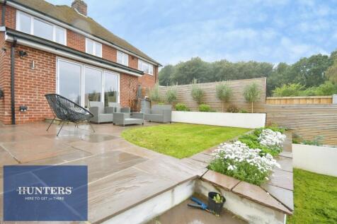 REAR GARDEN 07.jpg