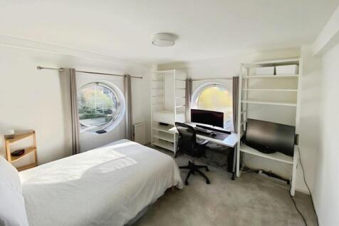 bc346ef3-bedroom 203.jpg