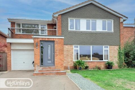 Detached 4 bedroom Family Home in the Favoured Ho