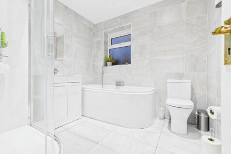 CAM03729G0-PR0201-STILL012