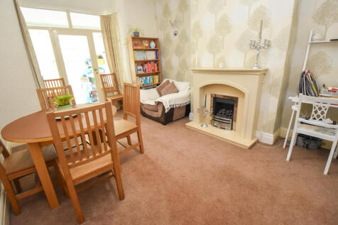Greenfield Avenue, Urmston, M41 photo 5