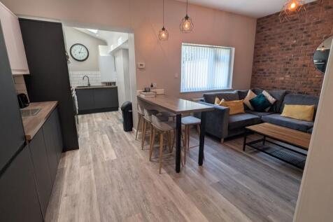 5-bed house on 5 Bed - Blantyre Road, Wavertree, L15, £689/mo