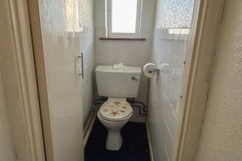 SHOWER ROOM &amp; W/C
