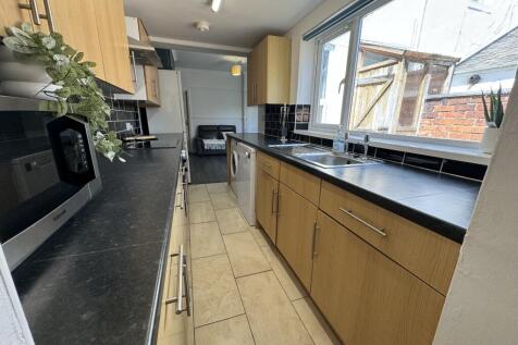West End Student House // 4 Bed // 2027-28 photo 3