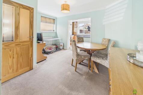 Presented by Clinton at EweMove Bexleyheath and Da